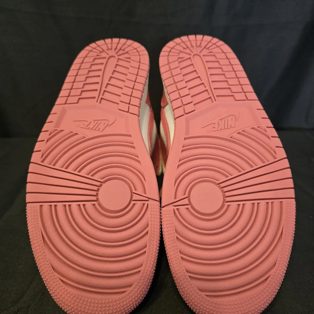 Jordan 1 Women's Mid 'Guava Ice' - Picture 9 of 11